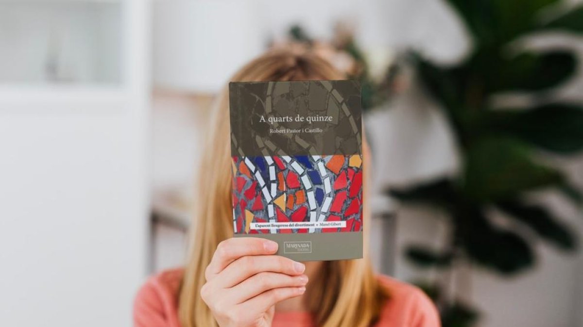 Poemari 'A quarts de quinze'