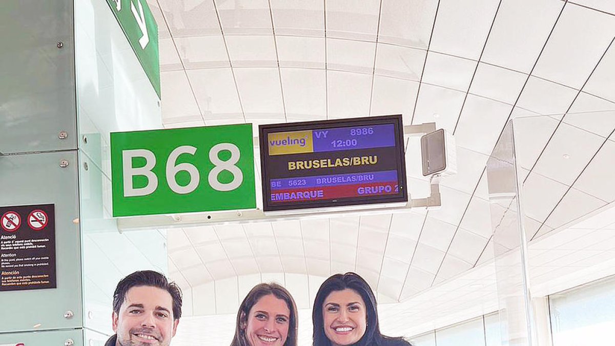 Els tres consellers d'AE a l'aeroport.