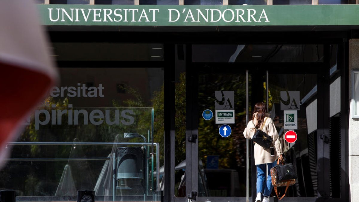 L'entrada de l'edifici de la Universitat d'Andorra