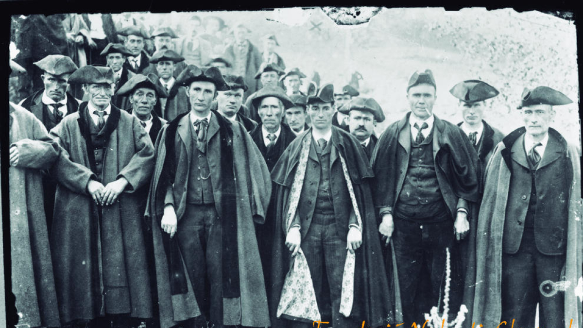 La primera fotografia conservada dels consellers generals, feta el 15 d'octubre de 1902.