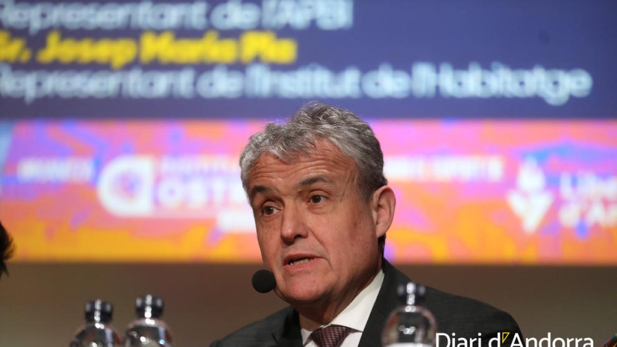 Josep Maria Pla en una conferència