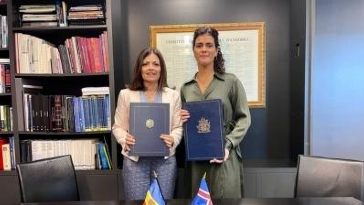 La ministra d'Afers Exteriors, Imma Tor, i l'homòloga d'Islàndia, Thórdís Kolbrún Reykfjörd.