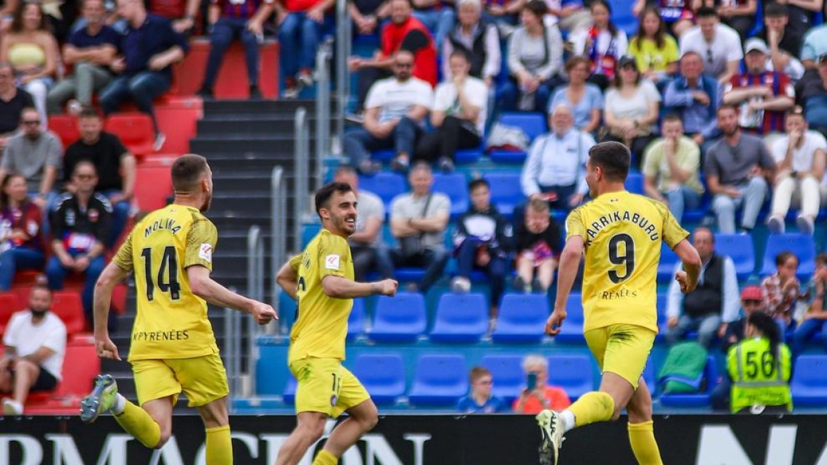 Sergio Molina i Pampín celebren amb Karrikaburu el segon gol de l'FC Andorra