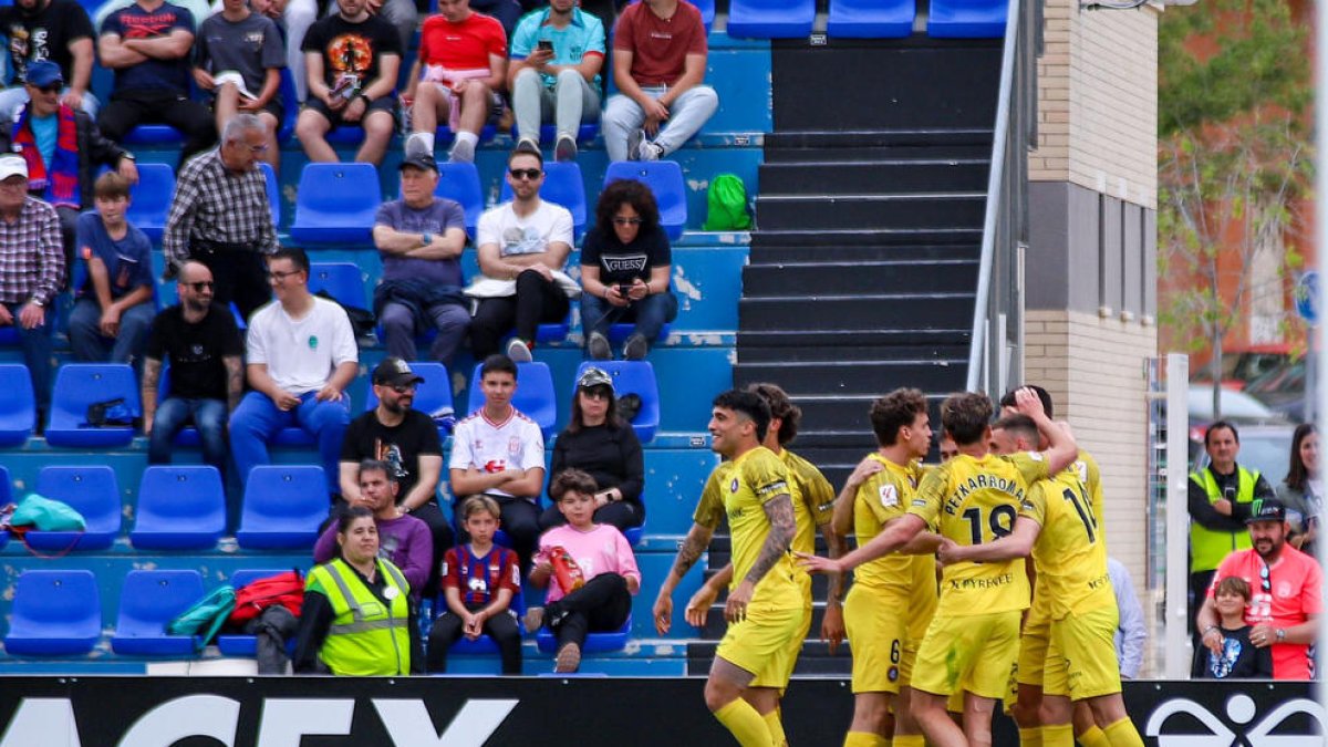 L'equip suma el segon triomf consecutiu en el debut del tècnic Ferran Costa.