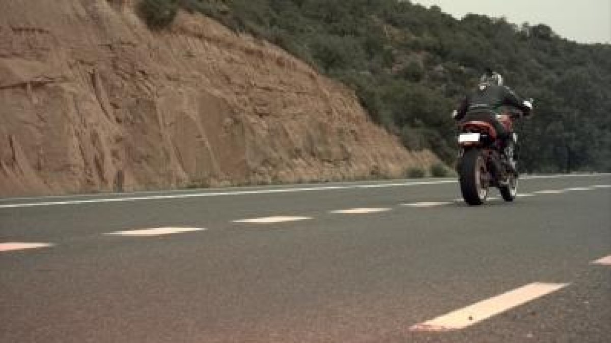 Detingut un motorista per circular a 188 km/h a la C-14.