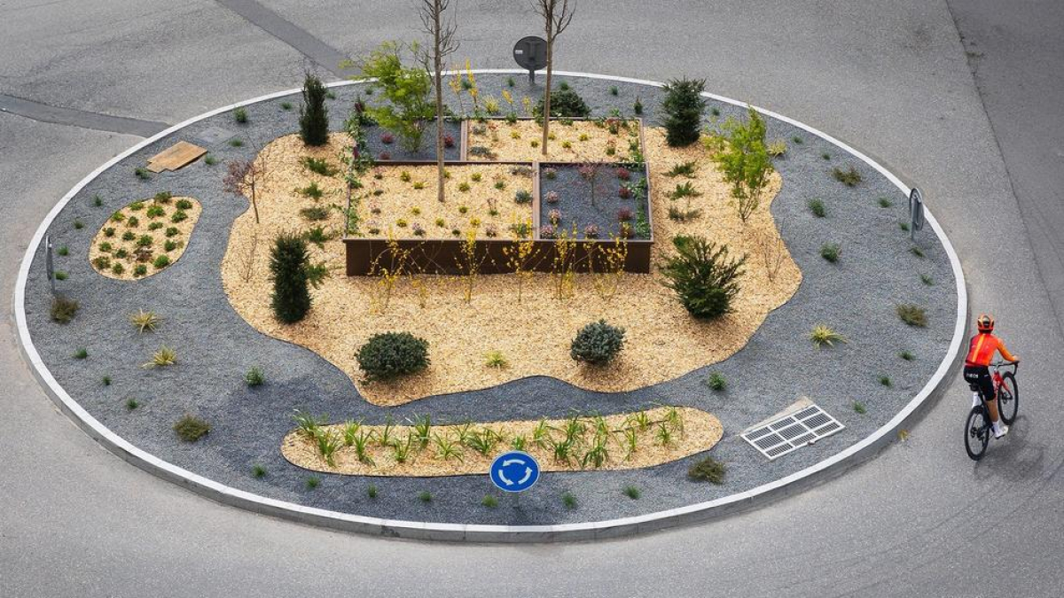 La nova rotonda a la confluència entre Prat de la Creu i Doctor Vilanova.