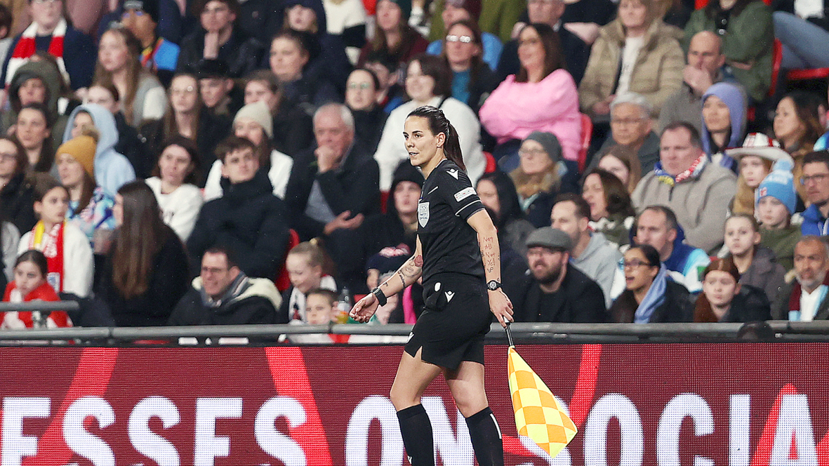 Ainhoa Fernández, Àrbitre internacional