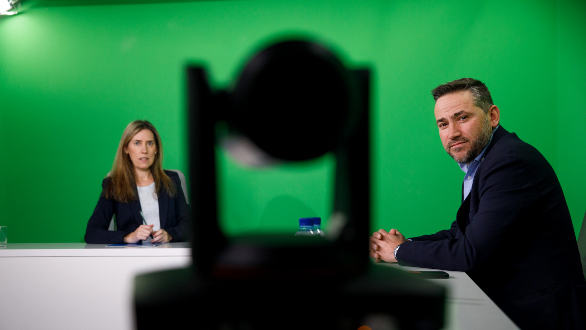 Pietat Martín Vivas, conductora del programa i Jordi Farré, director de Bombers.