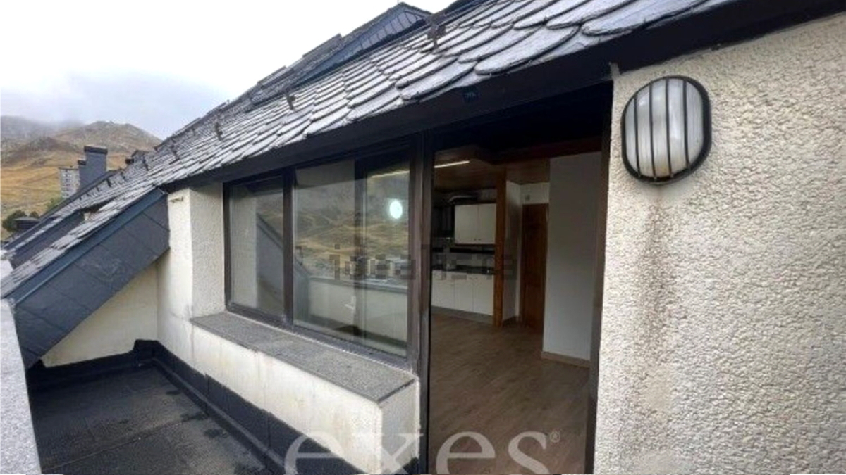 El pis anunciat al portal immobiliari.