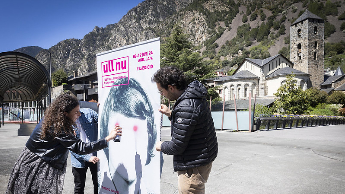 Montatge del cartell del festival Ull Nu