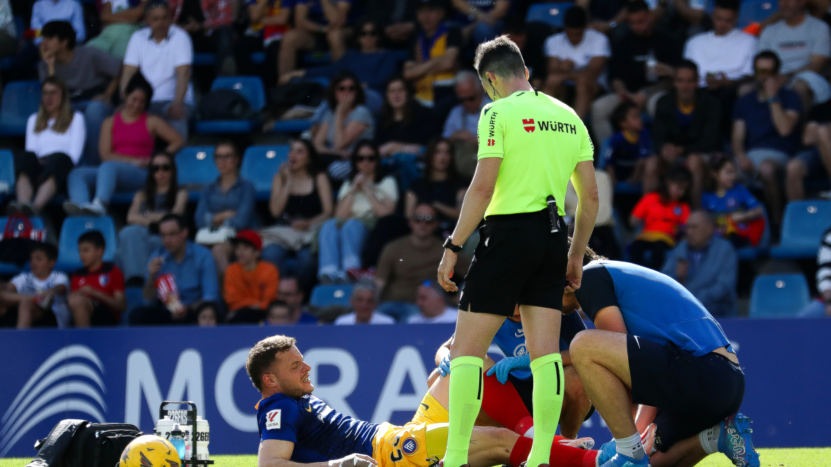 Diego Alende sent atés pels serveis mèdics del FCA