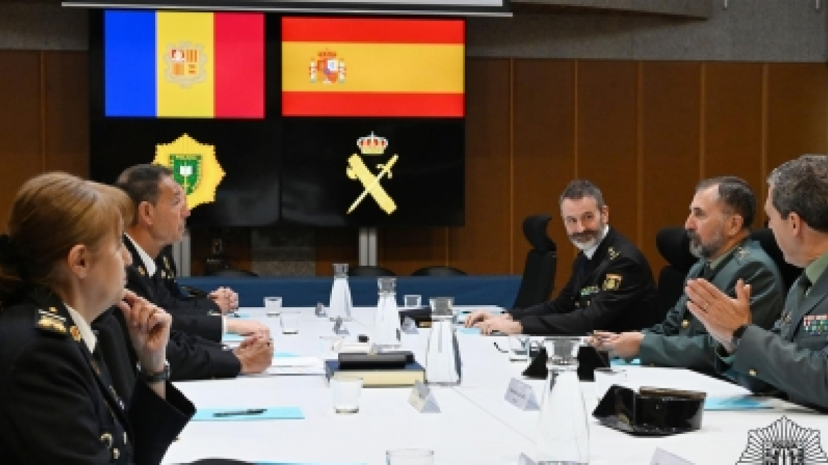 Un moment de la trobada entre representants de la policia i de la guàrdia civil