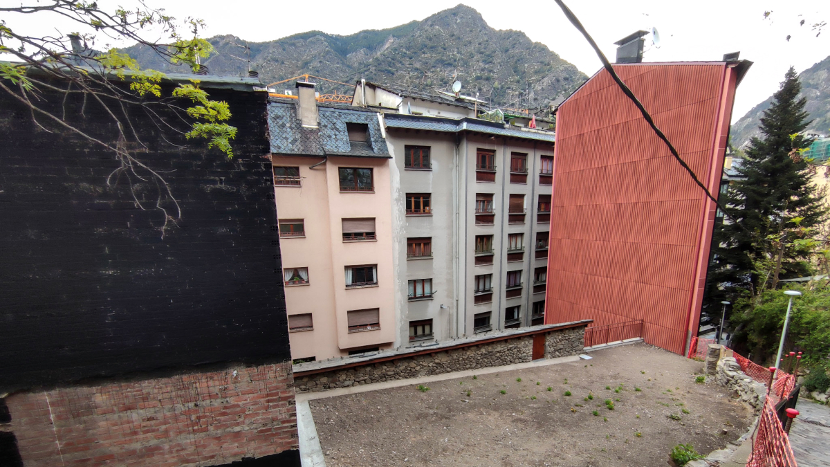 La borda Gabriel i la parcel·la adjacent, al carrer de l’Obac d’Escaldes.
