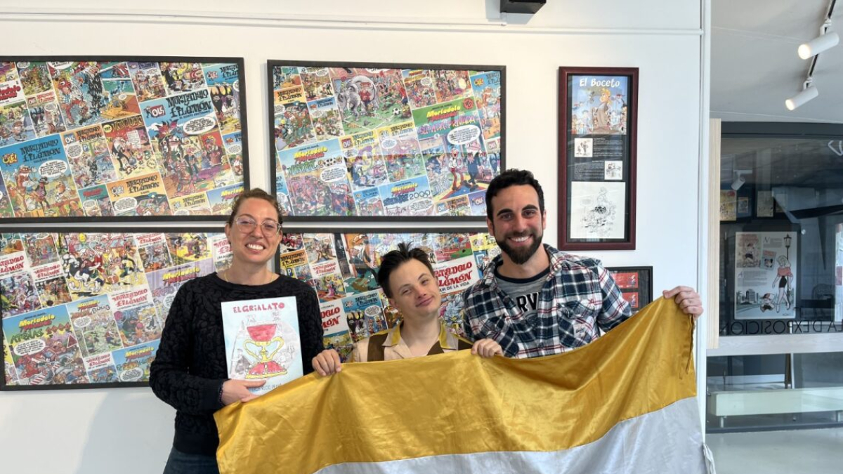 Eros Recio amb la bandera de la discapacitat