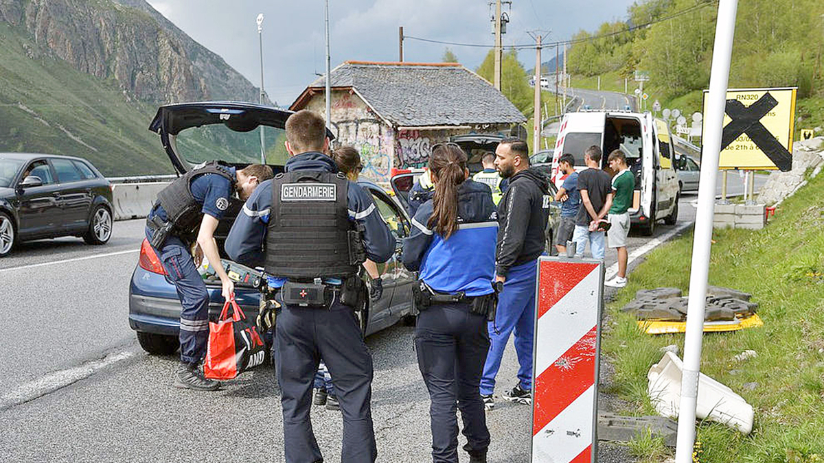 Un control de la gendarmeria a l’Ospitalet.