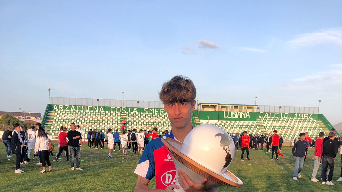 Julen Sánchez amb el Torneo Mondiale Selis.