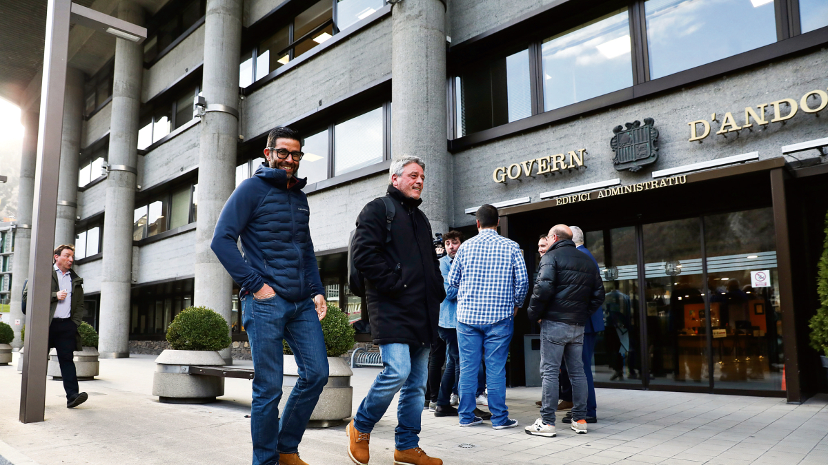 Jeannot Martinho (VPC) i Jean Marc Flaux (FAR), sortint d’una reunió.
