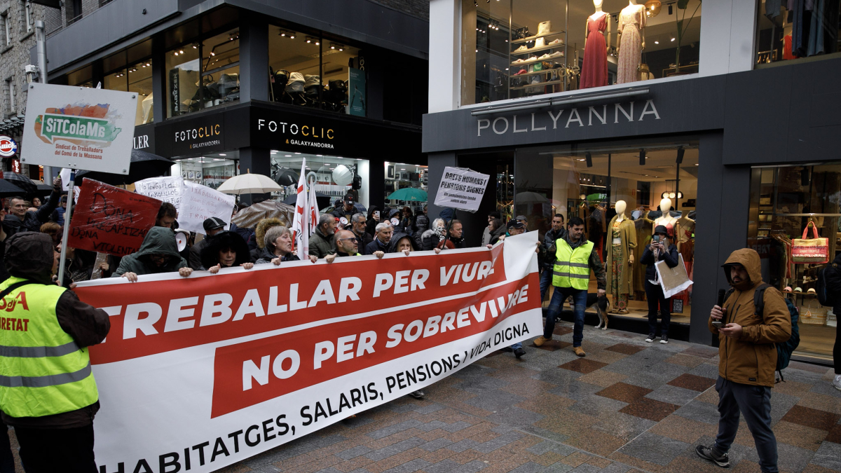 Manifestants aquesta tarda a l'avinguda Carlemany