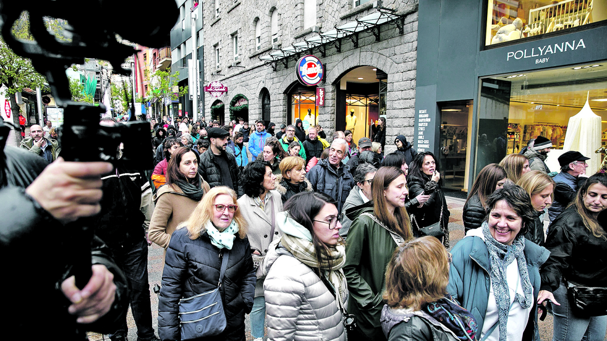 La protesta per l'1 de maig baixant l'avinguda Carlemany
