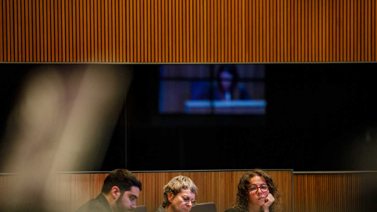 Els consellers del PS Pere Baró, Susanna Vela i Judith Casal en una sessió parlamentària