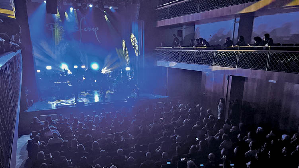 La banda de metal amb l’ONCA, ahir a l’Auditori.