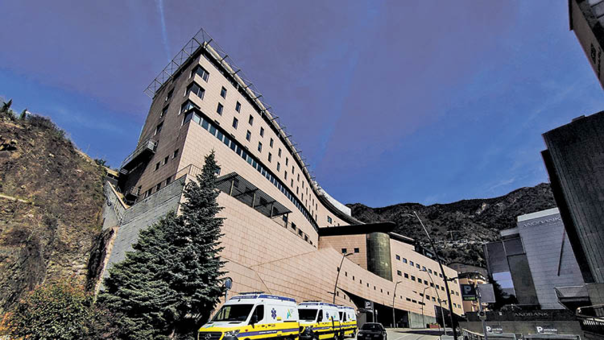 Dues ambulàncies d’ATS.