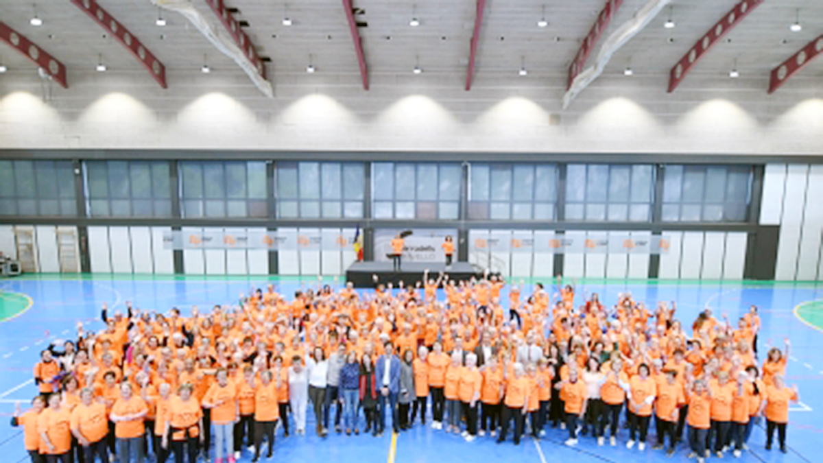 Participants a la 13a Diada esportiva de la gent gran.