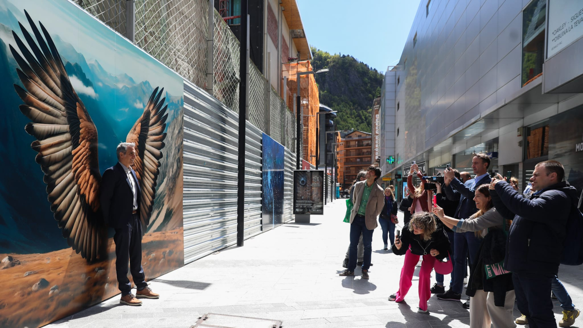 Presentació il·lustracions al tancament de les obres de l'edifici d'Andorra Telecom