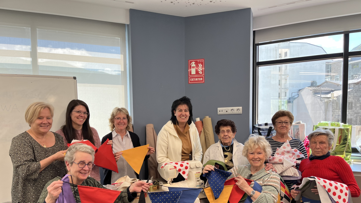 Primer taller de confecció de les banderoles reutilitzables