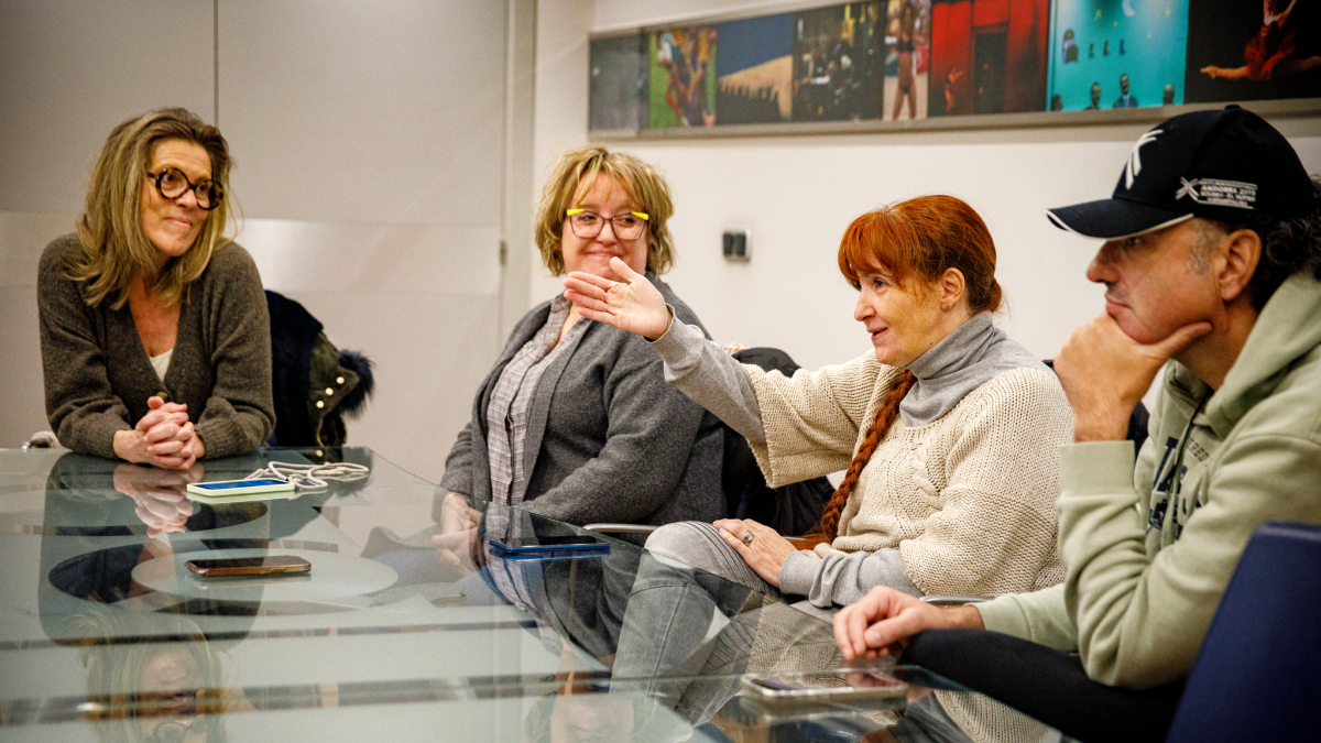 Karine Oger, Meritxell Benito, Elisabeth Erola i Felip Palomo durant la conversa amb el Diari.