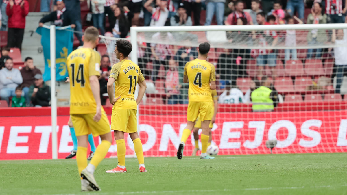 Sergio Molina, Álvaro Martín i Pastor, després d’un gol ahir al Molinón.