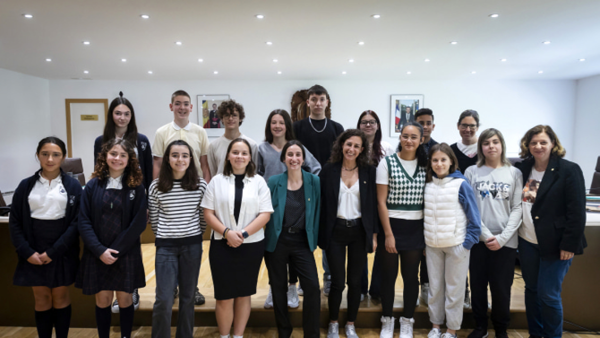 Participants en el consell de joves.
