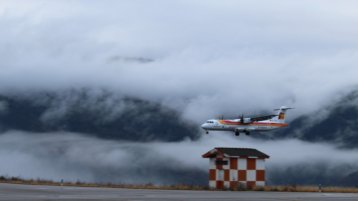Arribada del primer vol provinent de Palma, aquest gener.