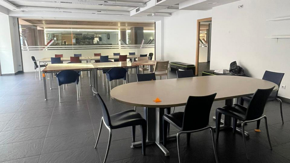 La sala d’estudi nocturna.