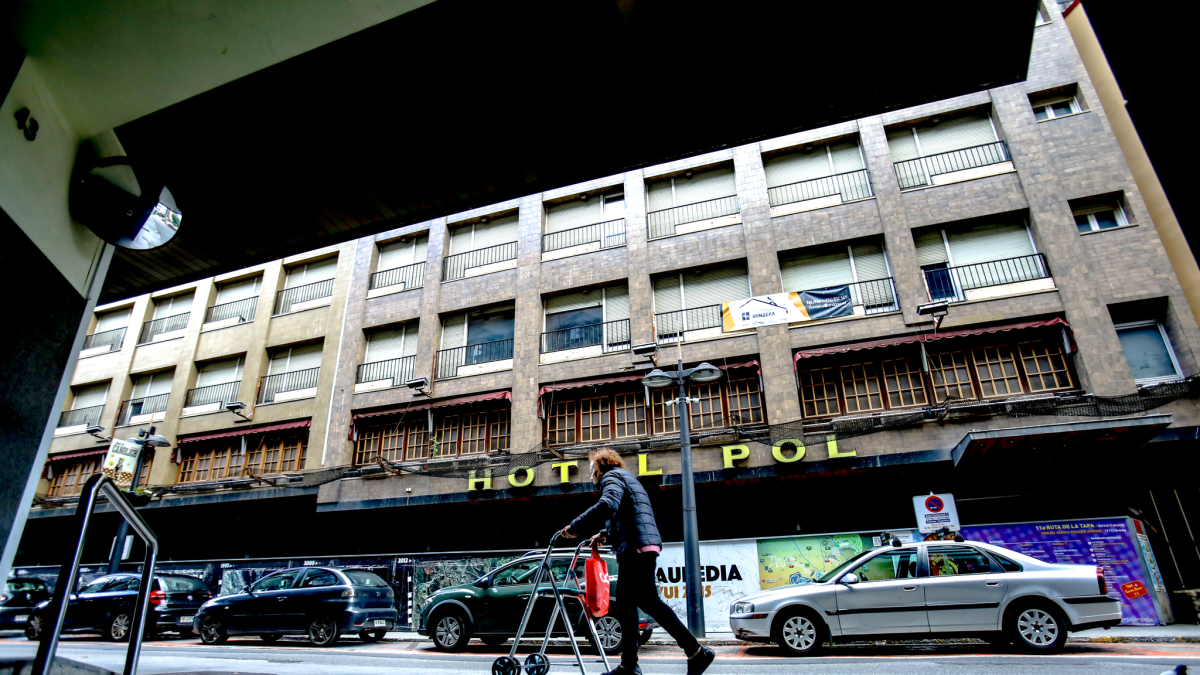 Façana de l’antic hotel Pol.