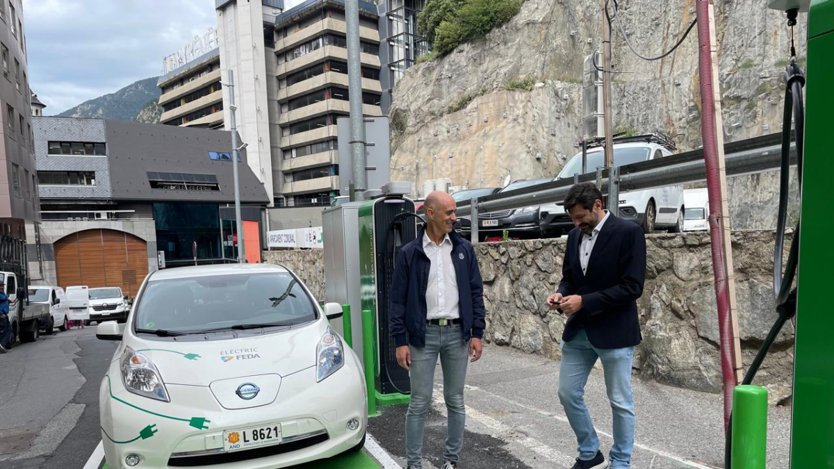 Instal·lació dels carregadors de bateria per a vehicles elèctrics