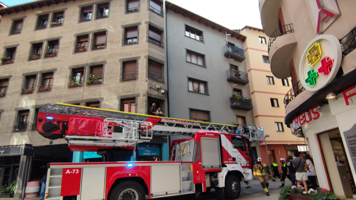 Actuació bombers al carrer Llacuna