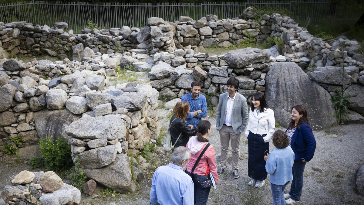Un moment de la visita del comú d'Andorra la Vella, el Govern i la propietat al jaciment de la Margineda