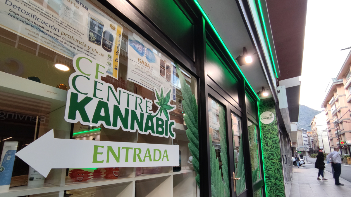 Un establiment de venda de productes amb CBD a la capital.