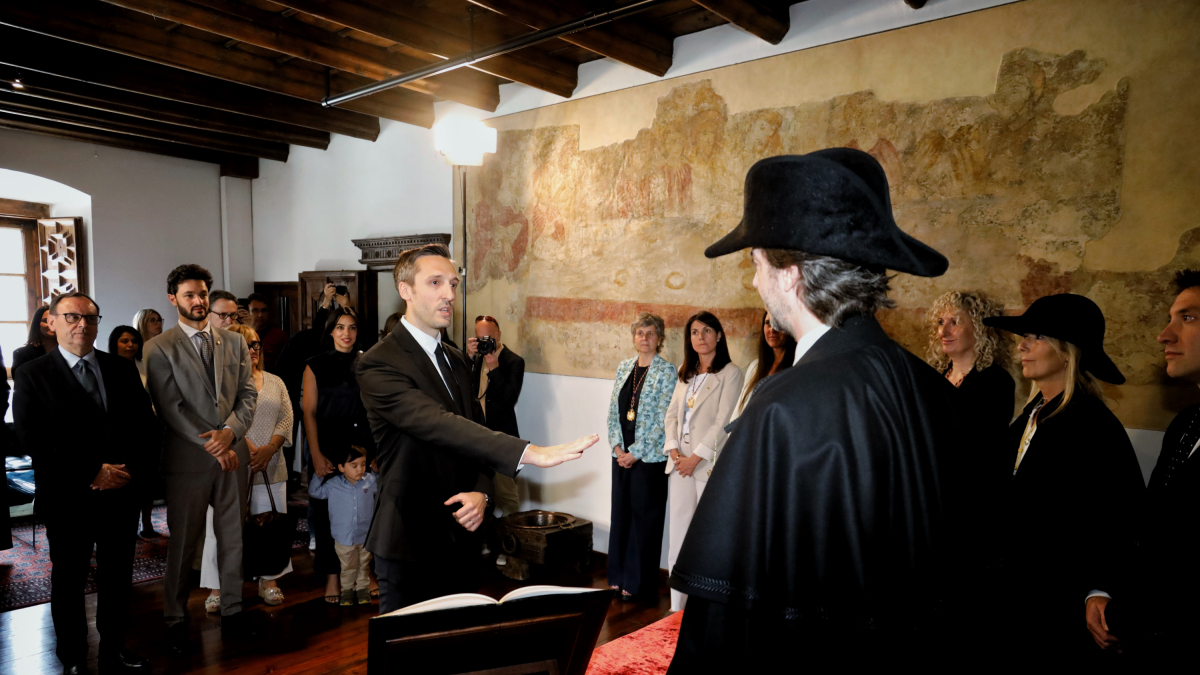 Isaac Galobardes jurant el càrrec com a nou director d'AQUA