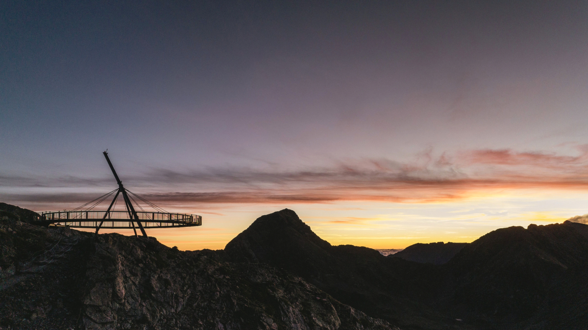 Capvespre al mirador solar de Tristaina.