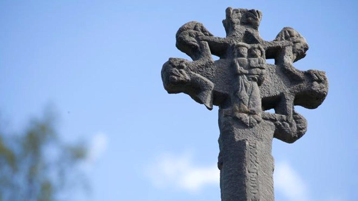 La creu que es troba al camí ral.