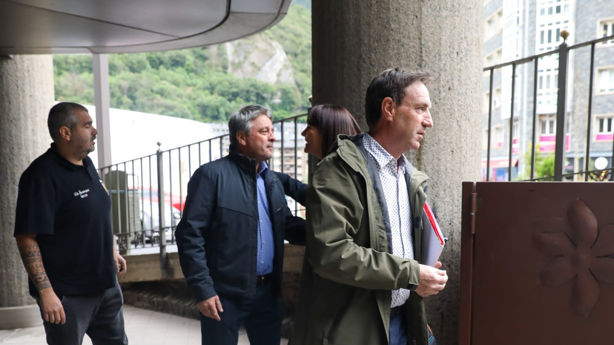 Els representants del VPC i de la federació de rugbi amb la ministra Bonell