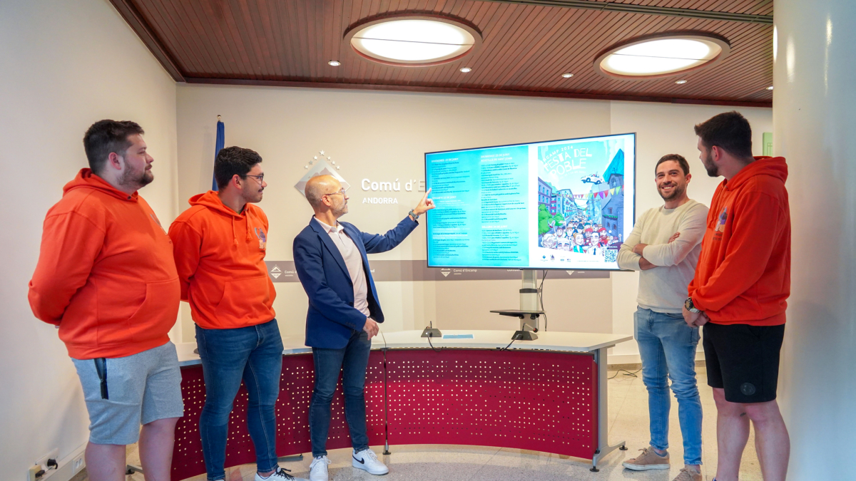 El conseller Joan Sans, al centre, ahir en roda de premsa.