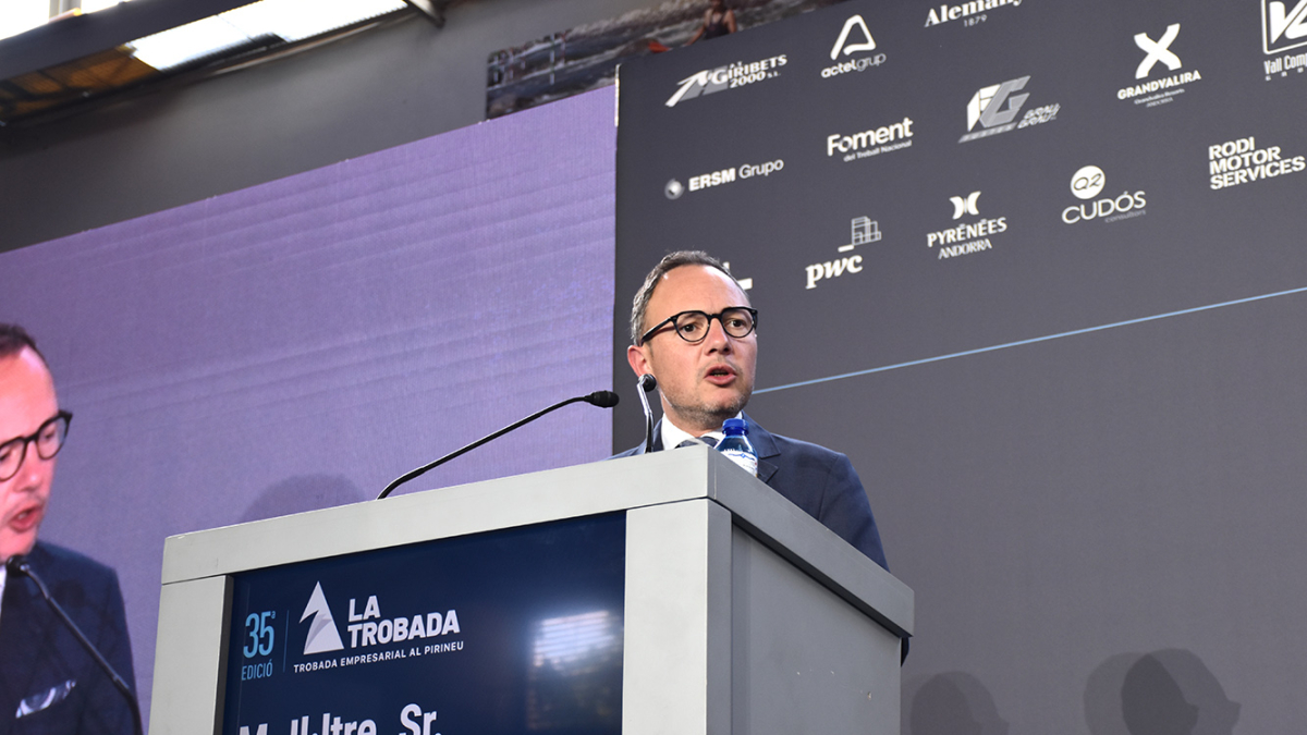 Espot durant la conferència a la trobada, ahir.