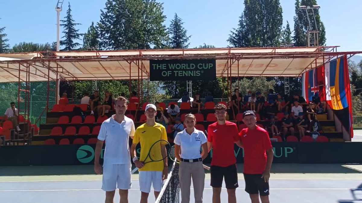Part de l’equip nacional de Copa Davis, ahir a Tirana abans d’un dels partits.