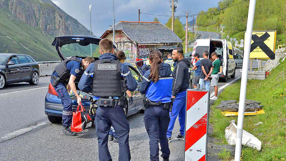 Un control de la gendarmeria a l’Ospitalet.