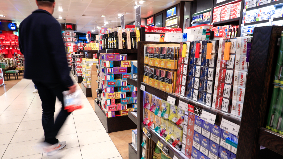 Tabac exposat en un establiment comercial.
