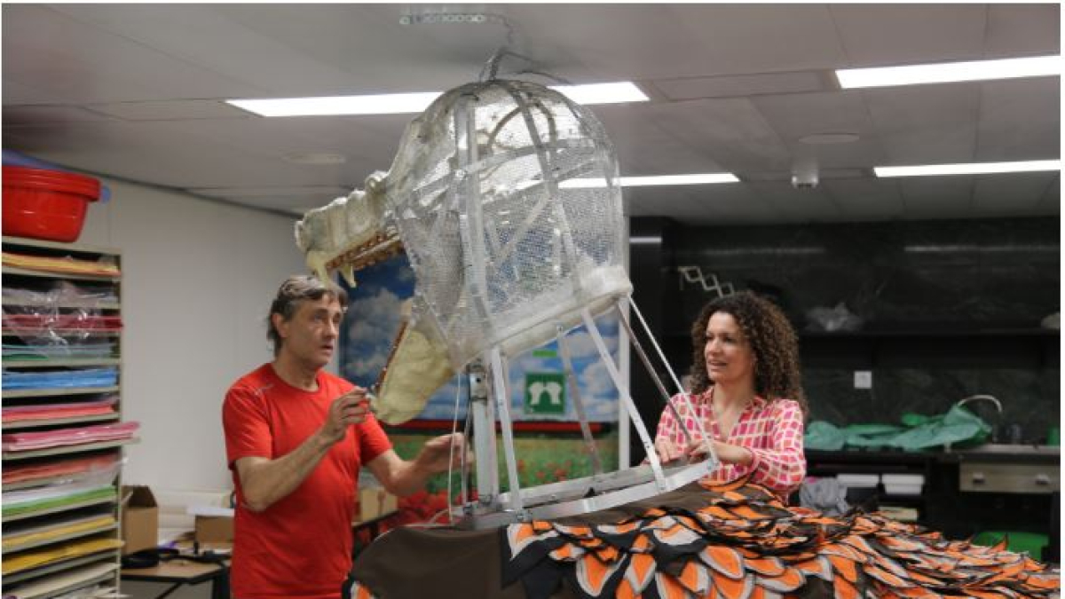 El cap del Llop de la Senyoreta avui a l'Escola d'Art de Sant Julià per guarnir-lo
