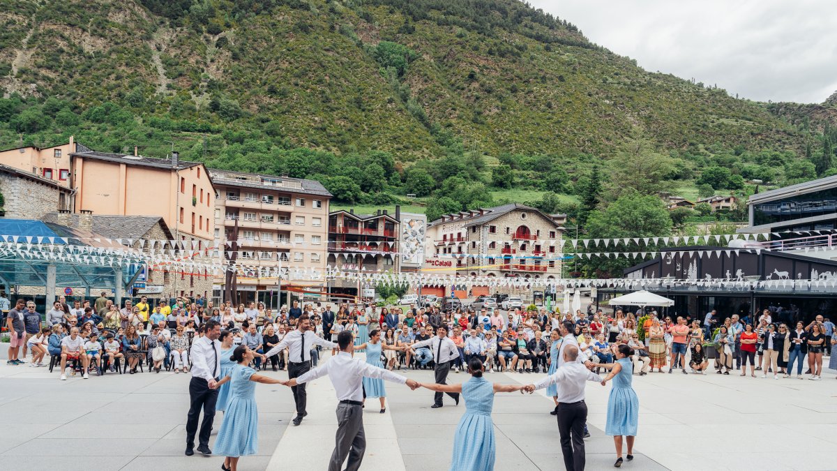 L'Esbart Sant Romà amb l'Encamp de Gresca aquest migdia